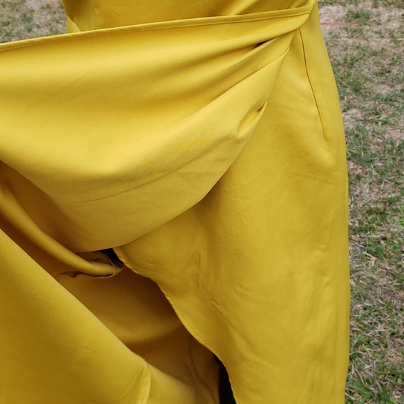 Bombshell Dress - Picture 3 of 8